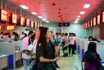 Chinas labor market steady in H1, structural issues remain