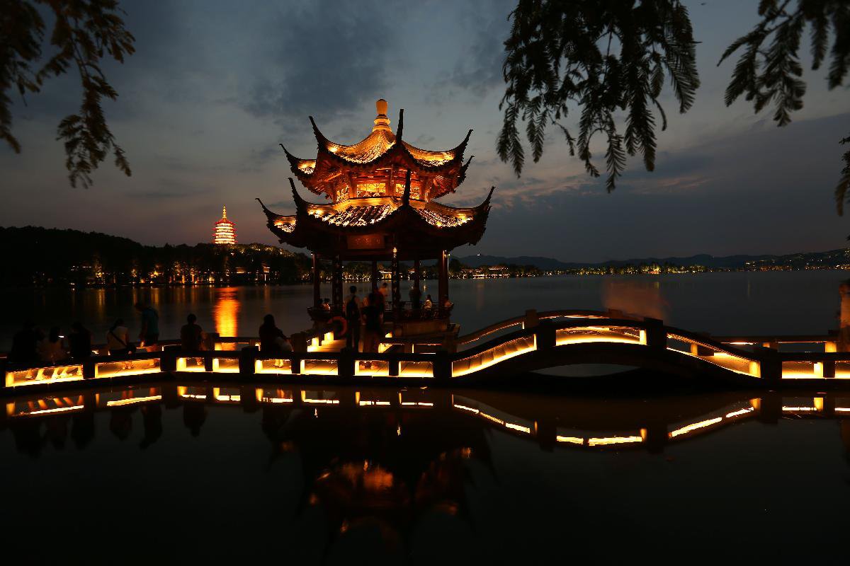 China Hangzhou night scenery_Xinhua Finance Agency