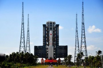 New heavy-lift carrier rocket boosts Chinas space dream