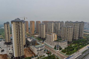 Chinas property investment further accelerates