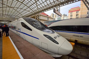China to spend nearly 200 bln yuan on railway projects