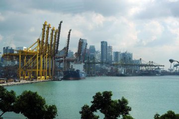 Singapore narrows economic growth forecast for 2016