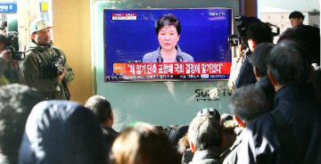 S.Korean govt worries weaker consumption on political unrest