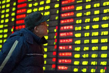 Chinese shares slump Monday