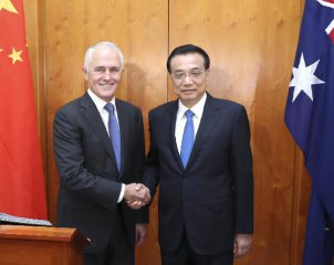 Chinese FM meets Australian counterpart