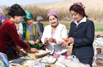 Xinjiang foreign trade soars 70 pct in first two months