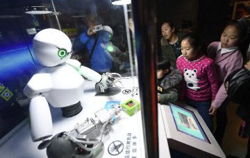 China spending on robotics to hit 59.4 bln USD in 2020: IDC