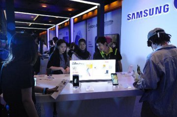 Samsung logs near-record profit in Q1 despite absence of heir
