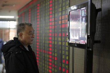 Chinese shares fall on Monday
