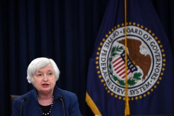 U.S. Fed leaves rates unchanged amid slower economic growth