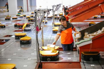 Chinas courier sector expands fast in 2016