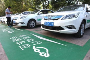 China mulls regulating car-sharing business