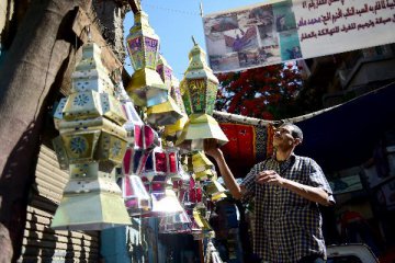 Egypts 4.1-pct economic growth exceeds govt expectations