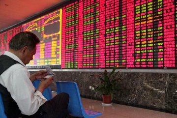 Chinese shares closed mixed Tuesday