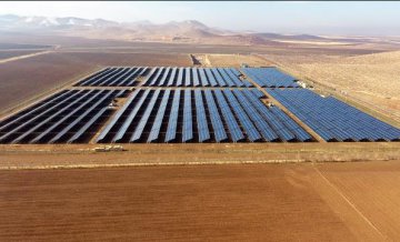 Iran builds 10-megawatt solar power plant in Persian Gulf
