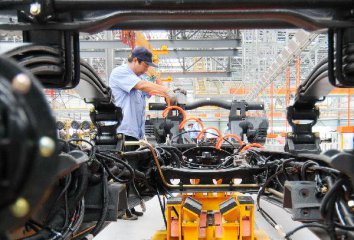 Chinas manufacturing activity holds steady
