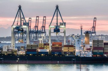 China to actively expand imports in 2018: govt work report