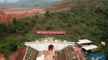 ​Chinese  firm breaks through 2nd tunnel along China-Laos railway