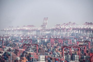 China exports are slowing, trade war to make things worse