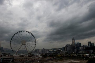 Typhoon Mangkhut batters HK with strong winds, rain, injuring 213 people