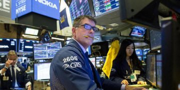 U.S. stocks extend losses amid data, rates