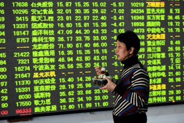 ​Chinese shares close lower Thursday
