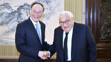 Chinese vice president meets Henry Kissinger