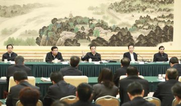 Premier Li urges efforts to build up growth momentum