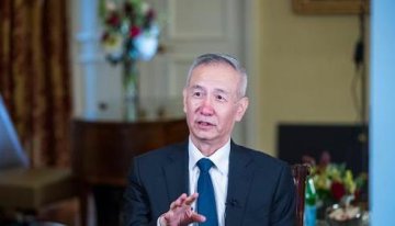 Chinese vice premier calls U.S. officials on trade issues