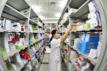China unveils pilot "group-buying" plan to cut drug prices