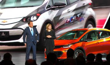 Trump pressures auto giant GM to reopen Ohio plant