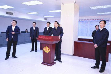 Premier Li stresses implementation of larger-scale tax cuts