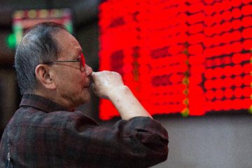 Chinese shares close higher Friday