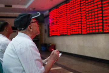 Chinese shares close higher Thursday