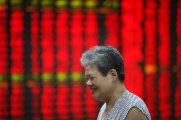 Chinese shares close higher Wednesday