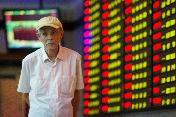 Chinese shares close lower Thursday
