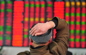 Chinese shares close mixed Monday