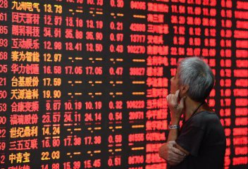 Chinese shares close higher Monday