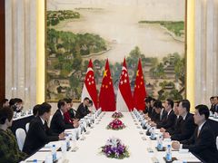 HSBC among first market makers for RMB-Singapore dollar direct trading