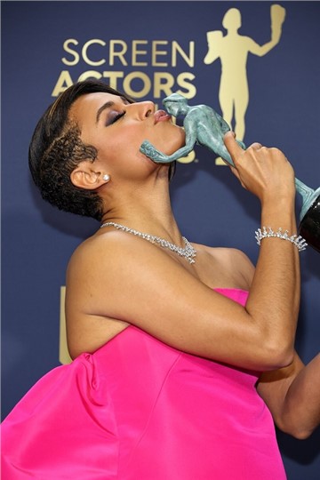 Ariana DeBose, Jessica Chastain and Alexandra Daddario Shine in De Beers Jewellers at the 2022 Screen Actors Guild Awards