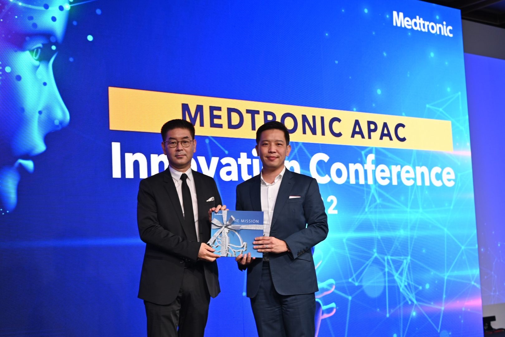 (L-R) Chris Lee, President of Medtronic APAC, presents the Medtronic Mission Book to Minister of State for Trade and Industry Alvin Tan at the Medtronic APAC Innovation Conference.