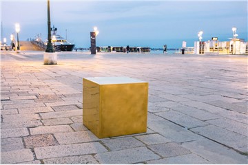 Thousands of visitors marveled at Castello CUBE during Biennale – European premiere for unique golden artwork in Venice