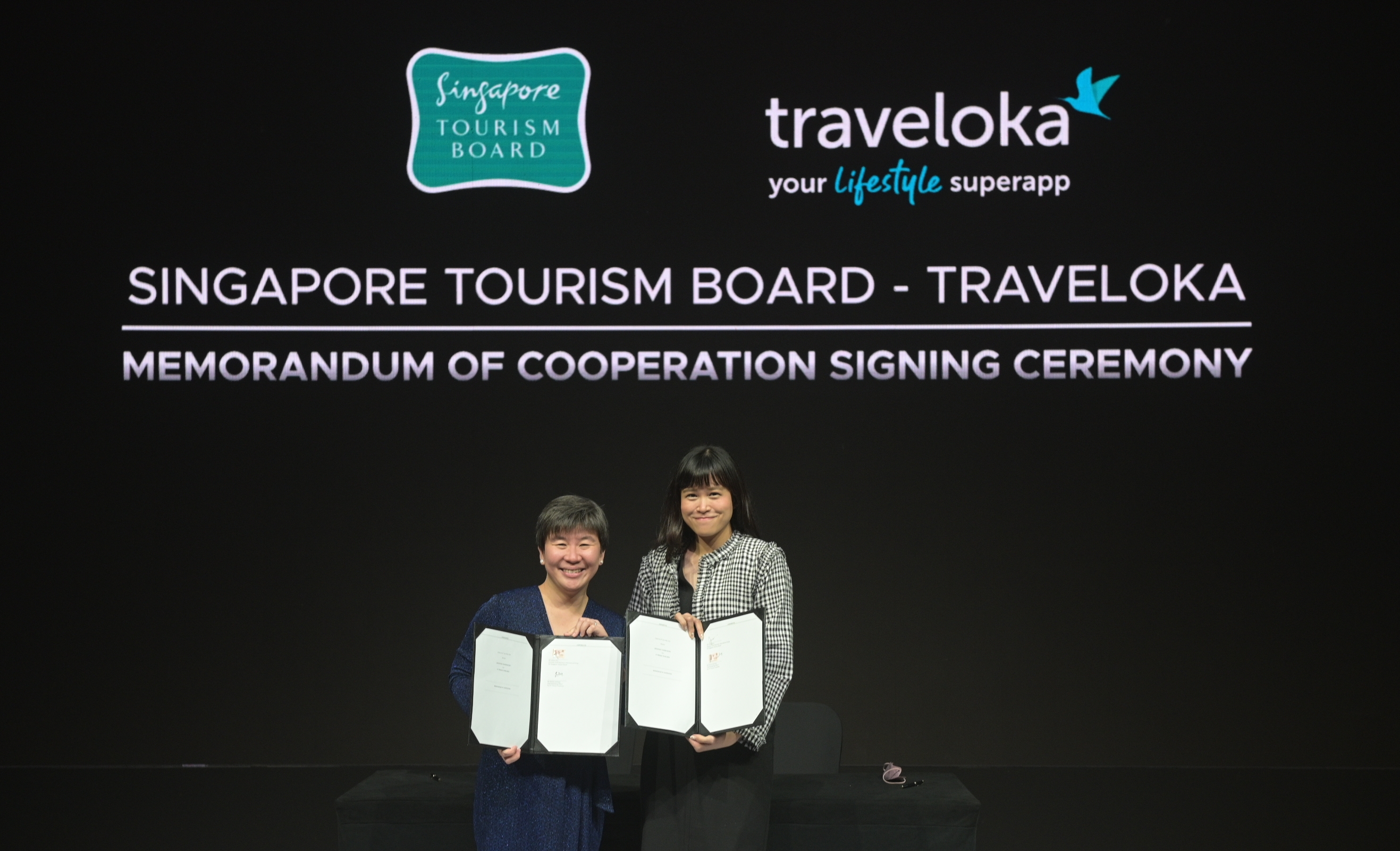 MoC Signing between STB and Traveloka, Juliana Kua, Assistant CEO, STB; Shirley Lesmana, CMO, Traveloka