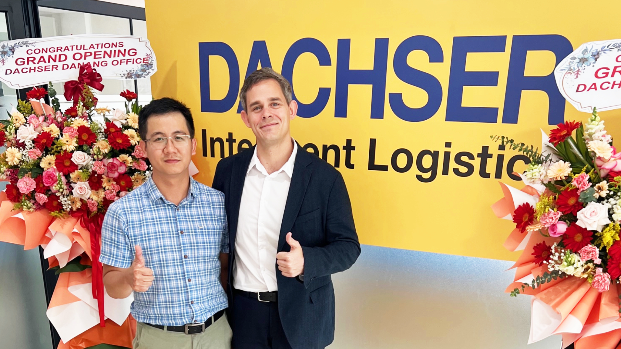 Oliver Cierocki, Managing Director of Dachser Vietnam (right) and our sales professional Duc Pham (left) are dedicated to addressing customers' needs.