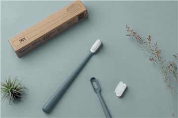 BRiN™ SeaDifferently – a sleek, sustainable reusable toothbrush made from recycled ocean plastic.