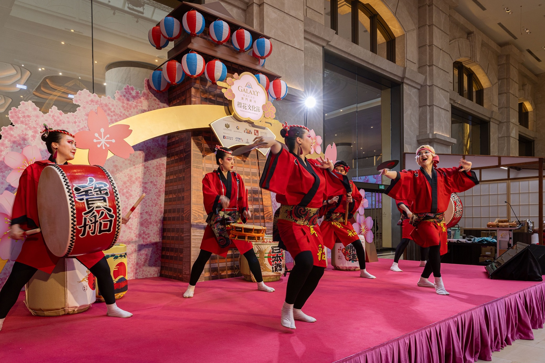 A performance crew specially invited from Japan will delight guests at the Sakura Cultural Festival with captivating traditional Japanese taiko drum performances.